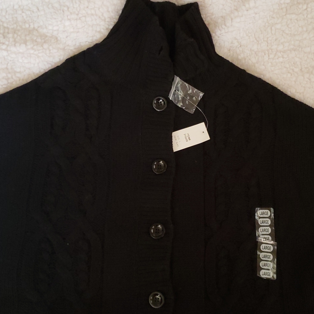 Black short sleeve sweater